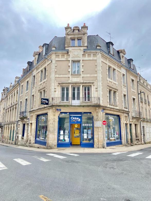 L'ancienne comédie, en hyper centre Poitiers Exterior foto